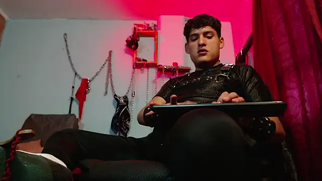 dom2travelersss online show from 12/02/25, 09:10