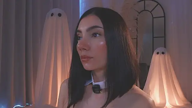 AmyArmstrong online show from 10/28/25, 07:49