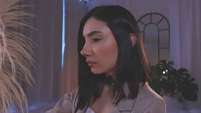 AmyArmstrong online show from 11/13/25, 09:14