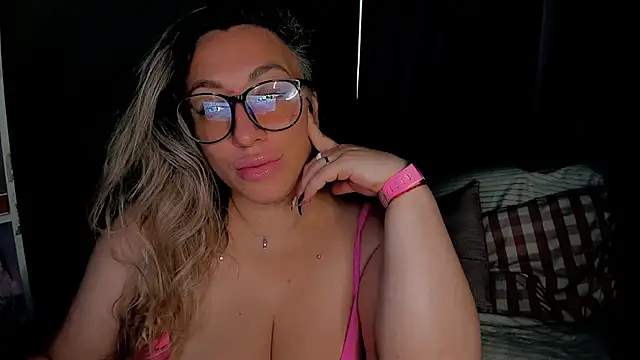 Snapshot of CumOnMy_Tits chatting on 10/14/25, 01:17 CumOnMy Tits online show from 10/14/25, 01:17