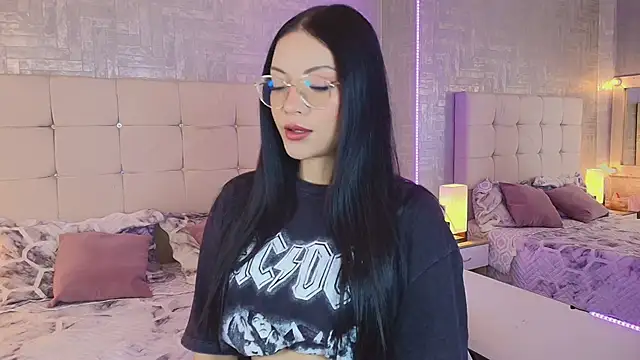 Snapshot of Baby_Venuss chatting on 02/20/25, 03:34 Baby Venuss online show from 02/20/25, 03:34