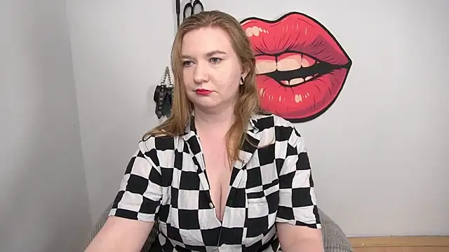 LaraDream online show from 11/05/25, 04:29