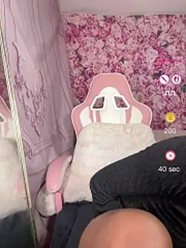 Snapshot of mismialove chatting on 05/24/26, 01:38 mismialove online show from 05/24/26, 01:38