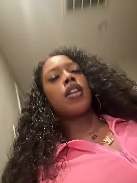 Snapshot of mismialove chatting on 05/28/26, 10:23 mismialove online show from 05/28/26, 10:23