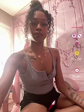 Snapshot of mismialove chatting on 06/01/26, 10:17 mismialove online show from 06/01/26, 10:17