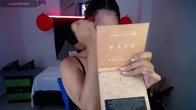 Snapshot of susan_smith18 chatting on 02/19/25, 01:28 susan smith18 online show from 02/19/25, 01:28