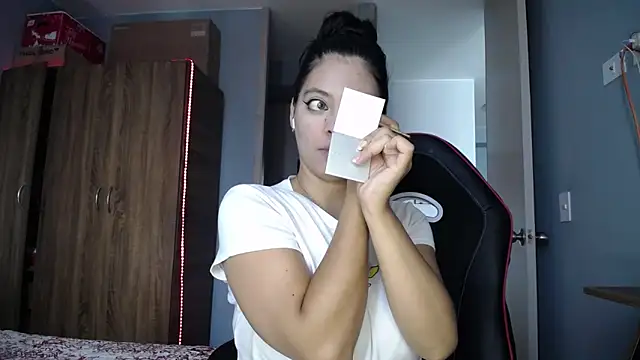 susan smith18 online show from 12/04/25, 01:31