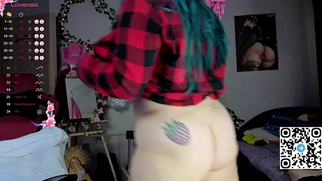 Snapshot of Silvia_Santorskii chatting on 12/20/25, 07:26 Silvia Santorskii online show from 12/20/25, 07:26