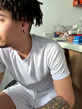 Snapshot of bigryann23 chatting on 11/02/25, 09:17 bigryann23 online show from 11/02/25, 09:17