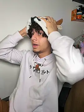 Snapshot of bigryann23 chatting on 11/04/25, 12:21 bigryann23 online show from 11/04/25, 12:21