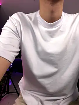 Snapshot of bigryann23 chatting on 11/18/25, 12:27 bigryann23 online show from 11/18/25, 12:27