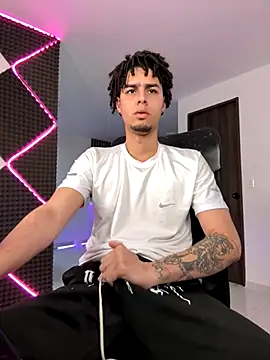 Snapshot of bigryann23 chatting on 11/18/25, 09:41 bigryann23 online show from 11/18/25, 09:41