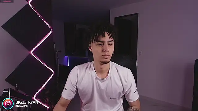 Snapshot of bigryann23 chatting on 11/24/25, 11:26 bigryann23 online show from 11/24/25, 11:26