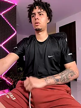 Snapshot of bigryann23 chatting on 11/26/25, 03:29 bigryann23 online show from 11/26/25, 03:29