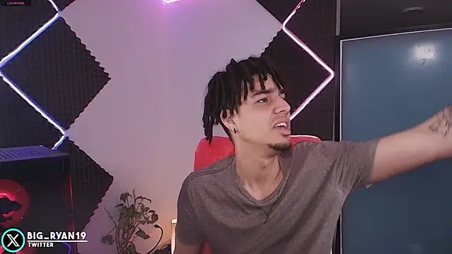 Snapshot of bigryann23 chatting on 12/17/25, 12:05 bigryann23 online show from 12/17/25, 12:05