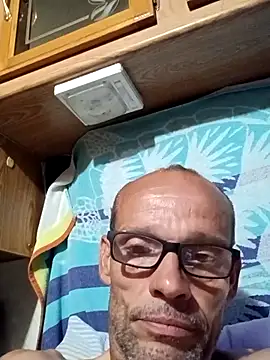 Snapshot of lelandm77 chatting on 04/17/26, 12:35 lelandm77 online show from 04/17/26, 12:35